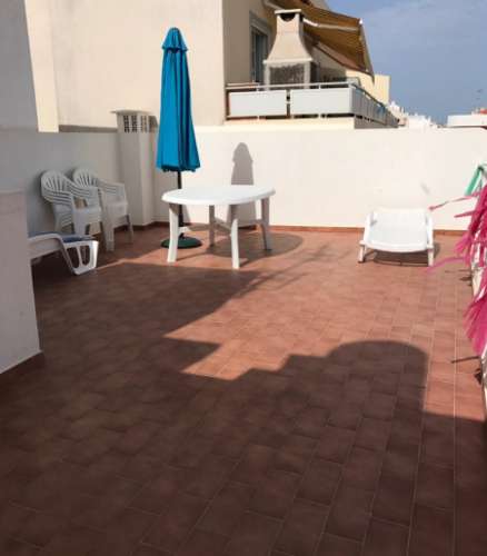 Apartamento T2 Duplex no centro de Monte Gordo para arrendamento de Outubro a Maio com Wi-Fi.