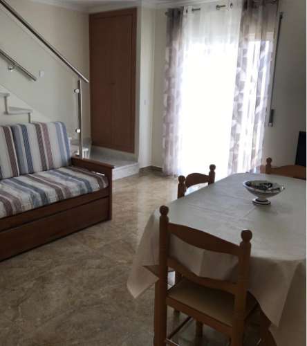 Apartamento T2 Duplex no centro de Monte Gordo para arrendamento de Outubro a Maio com Wi-Fi.