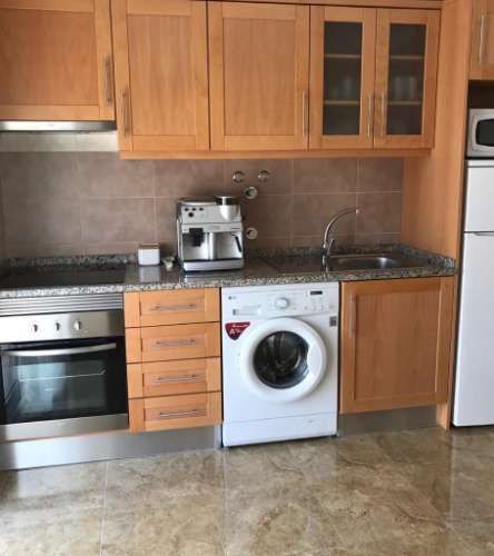 Apartamento T2 Duplex no centro de Monte Gordo para arrendamento de Outubro a Maio com Wi-Fi.