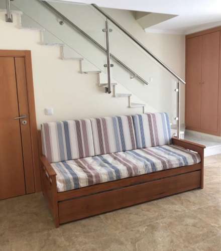 Apartamento T2 Duplex no centro de Monte Gordo para arrendamento de Outubro a Maio com Wi-Fi.
