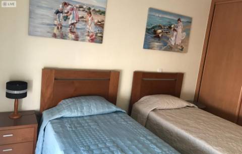 Apartamento T2 Duplex no centro de Monte Gordo para arrendamento de Outubro a Maio com Wi-Fi.