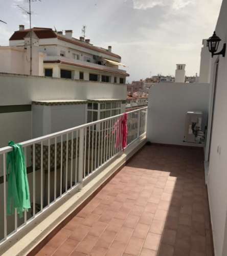 Apartamento T2 Duplex no centro de Monte Gordo para arrendamento de Outubro a Maio com Wi-Fi.
