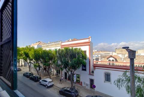 Apartamento T3 remodelado no centro de Tavira com vistas Panorâmicas!