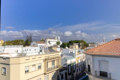 Apartamento T3 remodelado no centro de Tavira com vistas Panorâmicas!