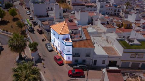 Moradia T3 - Renovada com Terraços e Vista Rio em Ayamonte