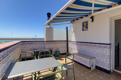 Moradia T3 - Renovada com Terraços e Vista Rio em Ayamonte