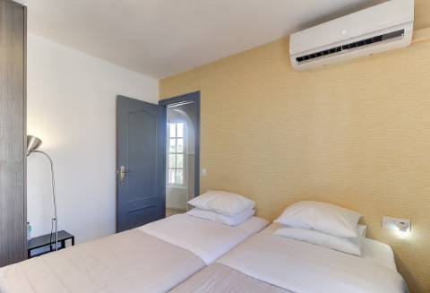 Moradia T3 - Renovada com Terraços e Vista Rio em Ayamonte