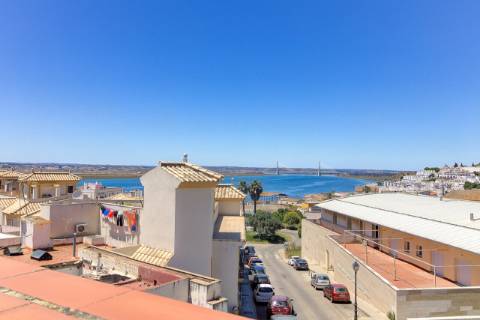 Moradia T3 - Renovada com Terraços e Vista Rio em Ayamonte