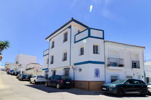 Moradia T3 - Renovada com Terraços e Vista Rio em Ayamonte