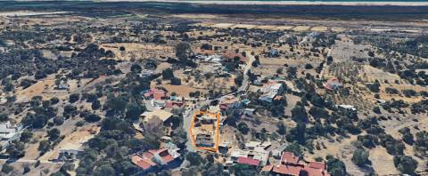 Terreno com Moradia para Recuperar - Excelente Localização entre Fuzeta e Olhão