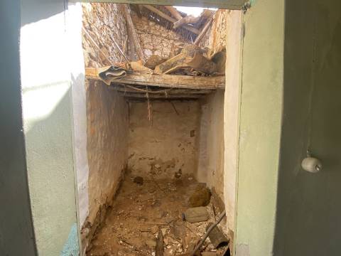 Terreno com Moradia para Recuperar - Excelente Localização entre Fuzeta e Olhão