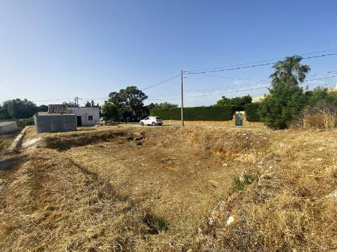 Terreno com Moradia para Recuperar - Excelente Localização entre Fuzeta e Olhão