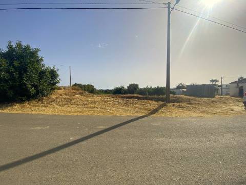 Terreno com Moradia para Recuperar - Excelente Localização entre Fuzeta e Olhão