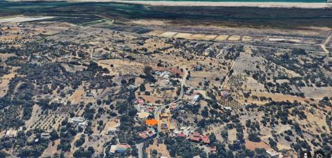 Terreno com Moradia para Recuperar - Excelente Localização entre Fuzeta e Olhão