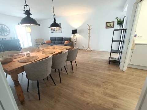 Apartamento em Condomínio com Piscina e estacionamento na Baixa de Olhão.