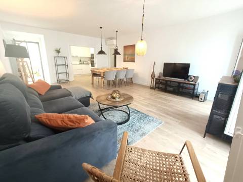 Apartamento em Condomínio com Piscina e estacionamento na Baixa de Olhão.