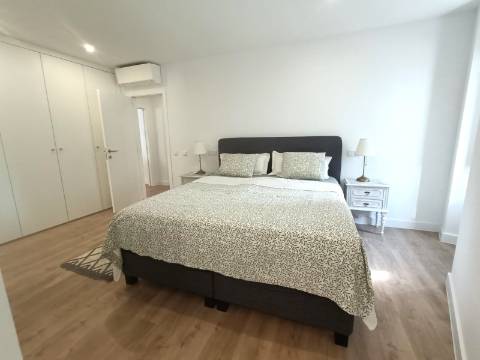 Apartamento em Condomínio com Piscina e estacionamento na Baixa de Olhão.