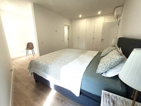 Apartamento em Condomínio com Piscina e estacionamento na Baixa de Olhão.