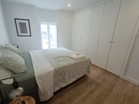 Apartamento em Condomínio com Piscina e estacionamento na Baixa de Olhão.