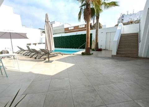 Apartamento em Condomínio com Piscina e estacionamento na Baixa de Olhão.