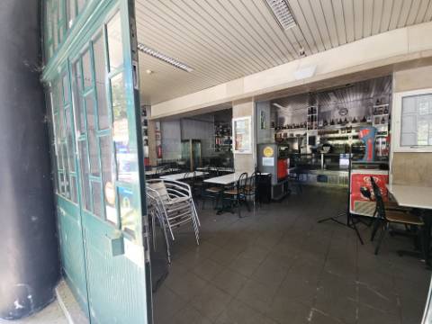 Vende-se; Simpátido Restaurante Pastelaria Fabrico próprio, Dom Rodrigo em Alvalade