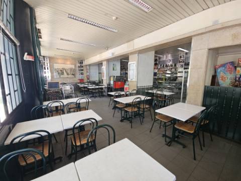 Vende-se; Simpátido Restaurante Pastelaria Fabrico próprio, Dom Rodrigo em Alvalade