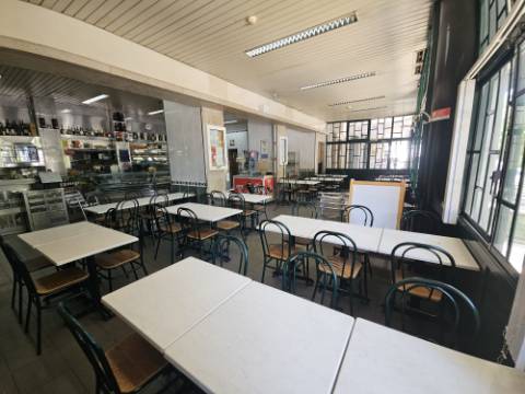 Vende-se; Simpátido Restaurante Pastelaria Fabrico próprio, Dom Rodrigo em Alvalade