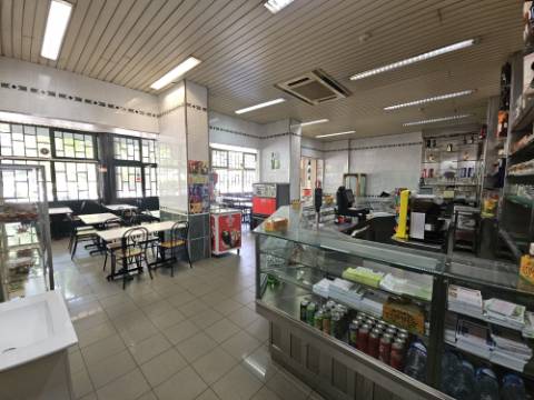 Vende-se; Simpátido Restaurante Pastelaria Fabrico próprio, Dom Rodrigo em Alvalade