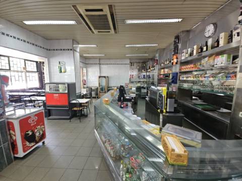 Vende-se; Simpátido Restaurante Pastelaria Fabrico próprio, Dom Rodrigo em Alvalade