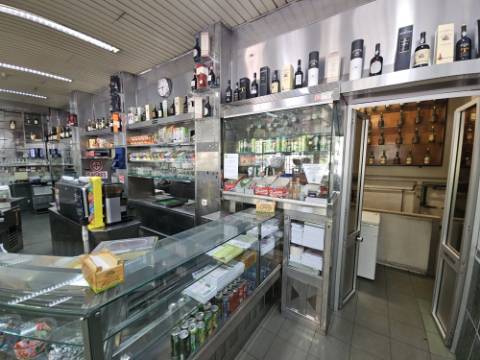 Vende-se; Simpátido Restaurante Pastelaria Fabrico próprio, Dom Rodrigo em Alvalade