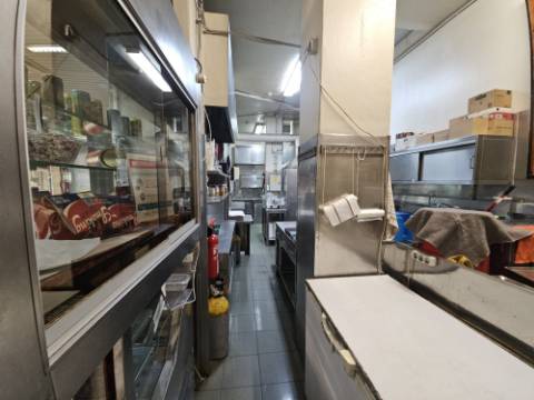 Vende-se; Simpátido Restaurante Pastelaria Fabrico próprio, Dom Rodrigo em Alvalade