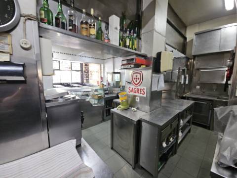 Vende-se; Simpátido Restaurante Pastelaria Fabrico próprio, Dom Rodrigo em Alvalade