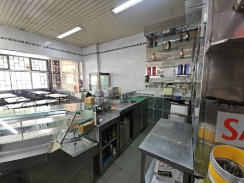 Vende-se; Simpátido Restaurante Pastelaria Fabrico próprio, Dom Rodrigo em Alvalade