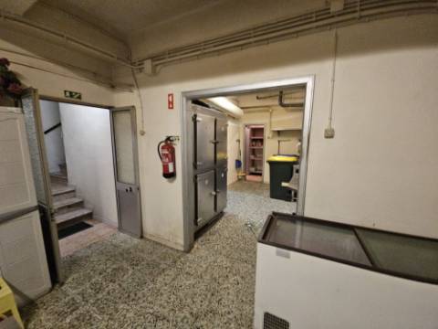 Vende-se; Simpátido Restaurante Pastelaria Fabrico próprio, Dom Rodrigo em Alvalade