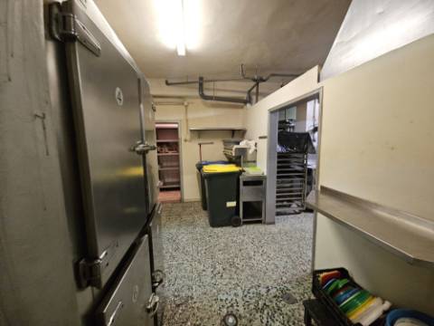 Vende-se; Simpátido Restaurante Pastelaria Fabrico próprio, Dom Rodrigo em Alvalade