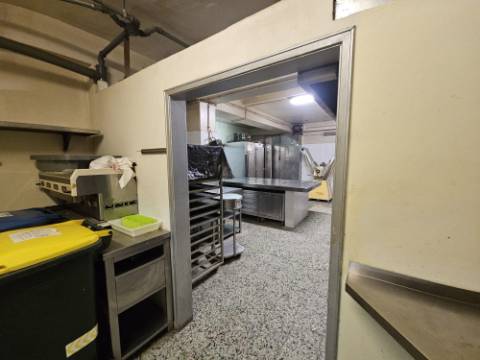 Vende-se; Simpátido Restaurante Pastelaria Fabrico próprio, Dom Rodrigo em Alvalade