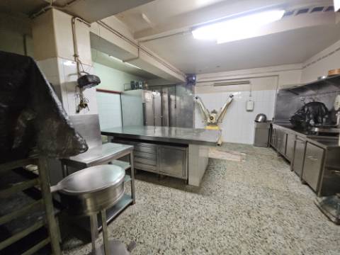 Vende-se; Simpátido Restaurante Pastelaria Fabrico próprio, Dom Rodrigo em Alvalade