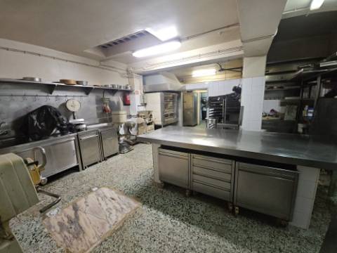 Vende-se; Simpátido Restaurante Pastelaria Fabrico próprio, Dom Rodrigo em Alvalade