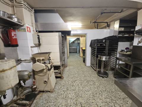 Vende-se; Simpátido Restaurante Pastelaria Fabrico próprio, Dom Rodrigo em Alvalade