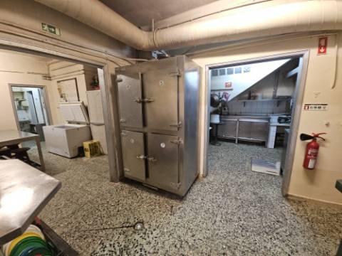 Vende-se; Simpátido Restaurante Pastelaria Fabrico próprio, Dom Rodrigo em Alvalade