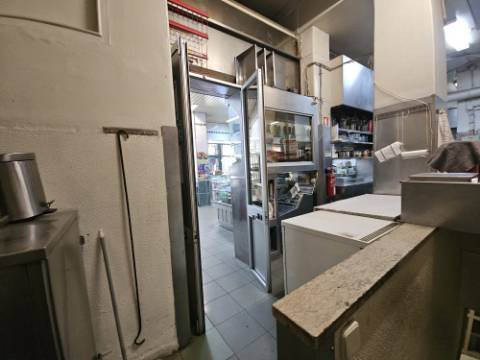 Vende-se; Simpátido Restaurante Pastelaria Fabrico próprio, Dom Rodrigo em Alvalade