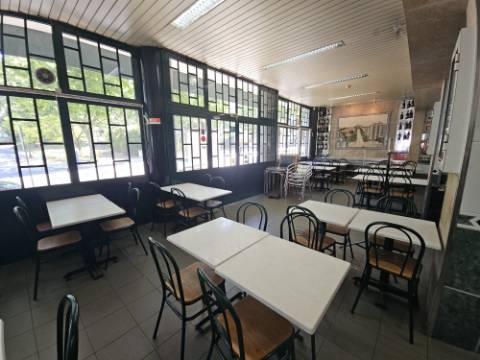 Vende-se; Simpátido Restaurante Pastelaria Fabrico próprio, Dom Rodrigo em Alvalade