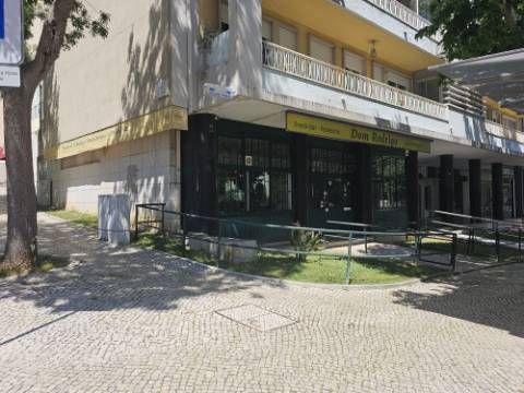 Vende-se; Simpátido Restaurante Pastelaria Fabrico próprio, Dom Rodrigo em Alvalade