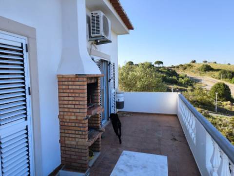 ANDAR DE MORADIA COM UM QUARTO - DUAS VARANDAS - VISTA MAR - RIBEIRA DO ALAMO EM ALTURA - CASTRO MARIM - ALGARVE