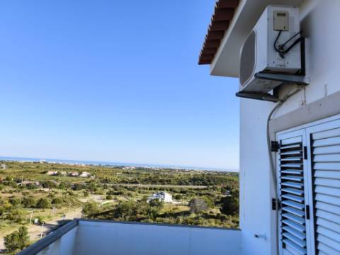 ANDAR DE MORADIA COM UM QUARTO - DUAS VARANDAS - VISTA MAR - RIBEIRA DO ALAMO EM ALTURA - CASTRO MARIM - ALGARVE