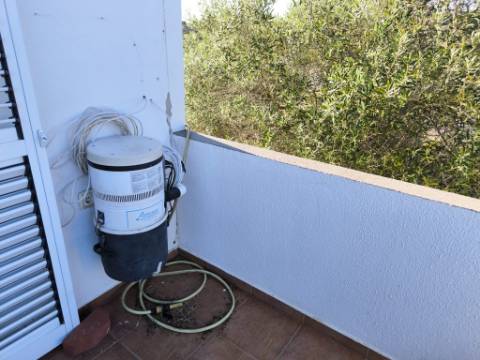 ANDAR DE MORADIA COM UM QUARTO - DUAS VARANDAS - VISTA MAR - RIBEIRA DO ALAMO EM ALTURA - CASTRO MARIM - ALGARVE