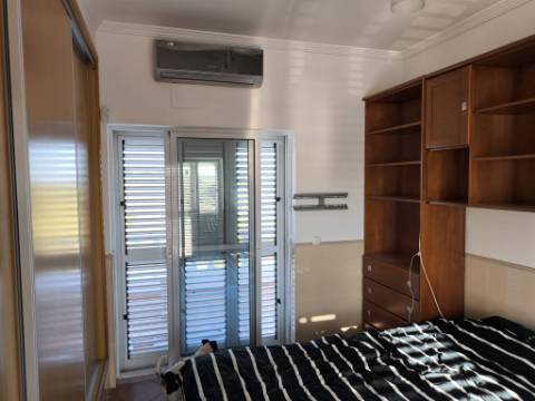 ANDAR DE MORADIA COM UM QUARTO - DUAS VARANDAS - VISTA MAR - RIBEIRA DO ALAMO EM ALTURA - CASTRO MARIM - ALGARVE