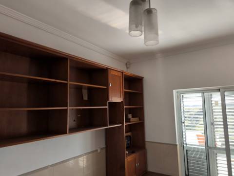 ANDAR DE MORADIA COM UM QUARTO - DUAS VARANDAS - VISTA MAR - RIBEIRA DO ALAMO EM ALTURA - CASTRO MARIM - ALGARVE