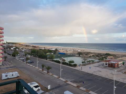 T2 com Terraço de 23m2 em Monte Gordo na Primeira Linha, Vista Mar