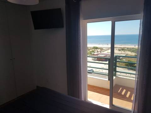 T2 com Terraço de 23m2 em Monte Gordo na Primeira Linha, Vista Mar